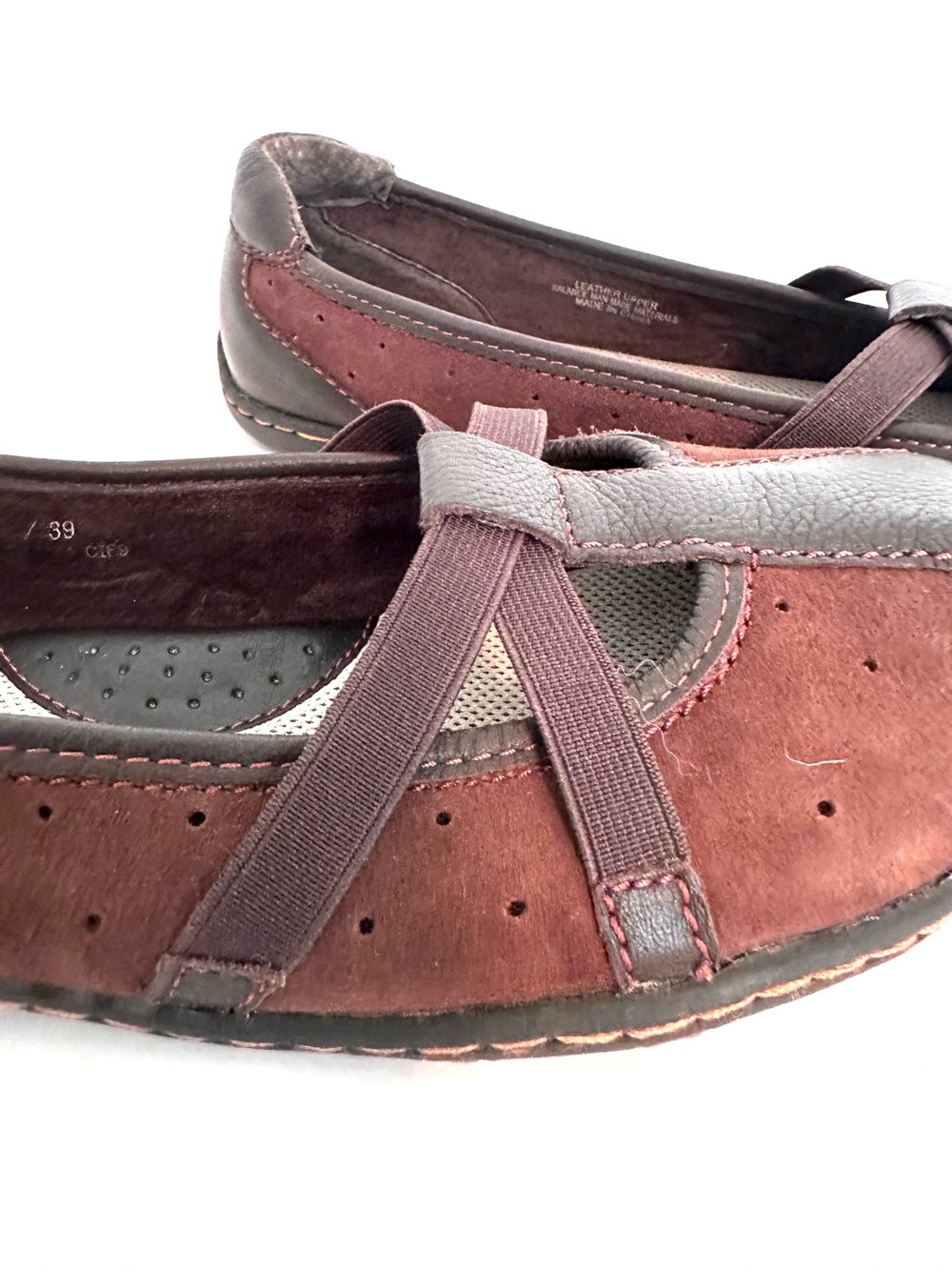 b.o.c. Women's Brown Suede & Dark Brown Leather Cross-Strap Flats Size 8 - Picture 4 of 12